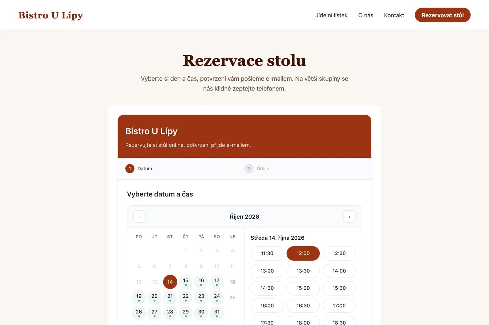 Rezervační formulář Tabloy vložený na webu ukázkového bistra, zobrazení na počítači